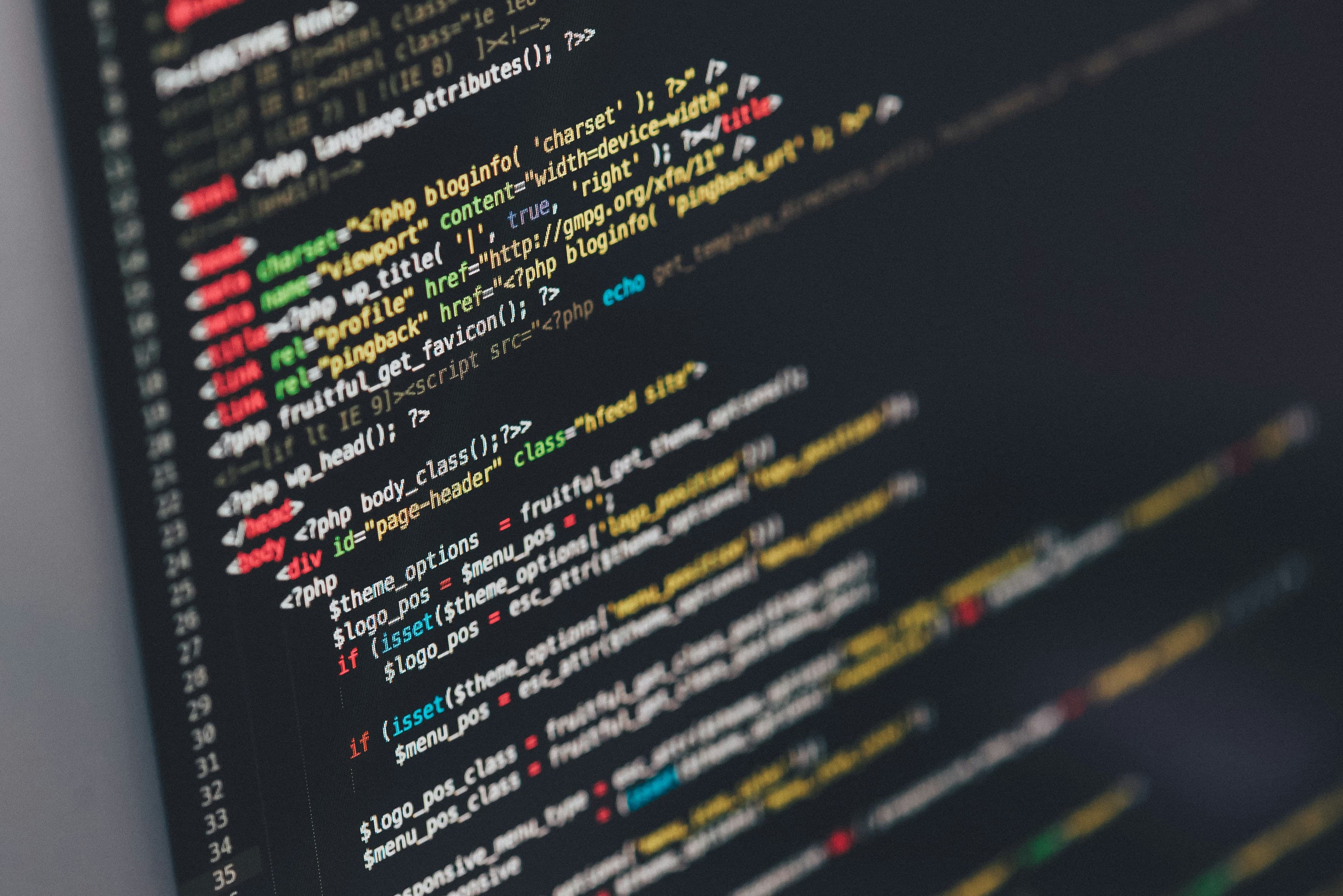 React bileşenlerinin ve import satırlarının göründüğü koyu temalı bir kod editörü ekranı